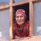 Bauer im Hochland am Fenster ... in Peru