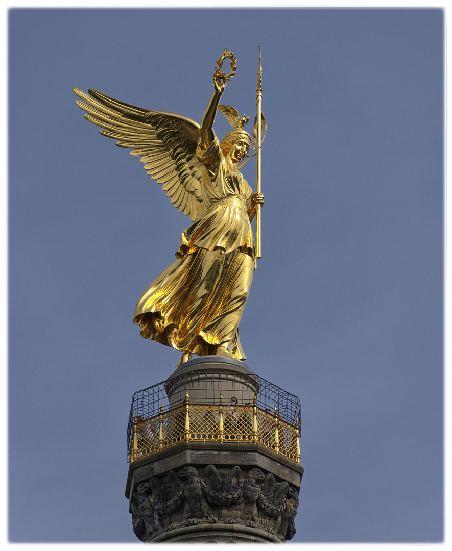 Bauer Montag - Viktoria vor blauem Himmel