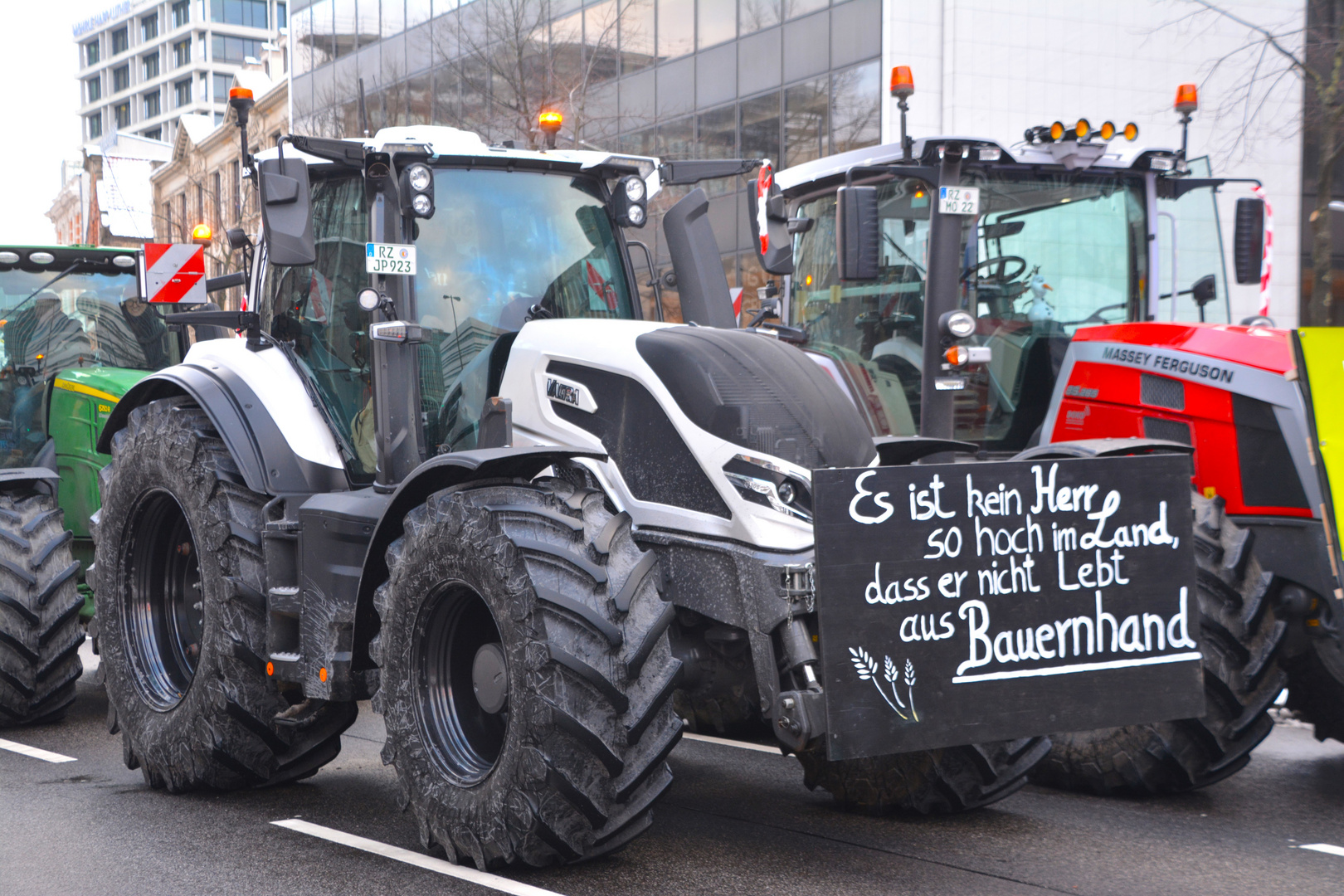 BAUERN-DEMONSTRATION , HAMBURG