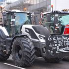 BAUERN-DEMONSTRATION , HAMBURG