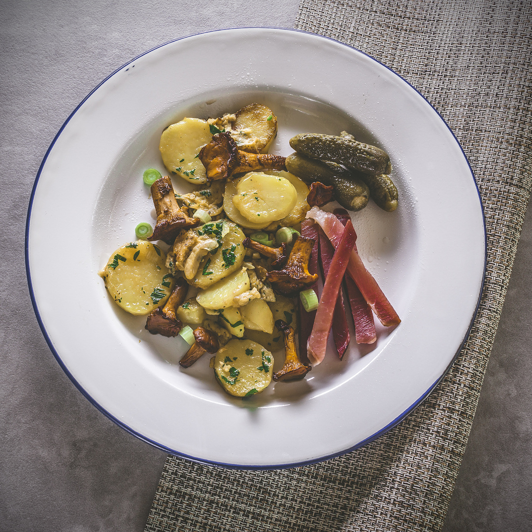 Bauernfrühstück mit Pfifferlingen Foto &amp; Bild | stillleben, food ...
