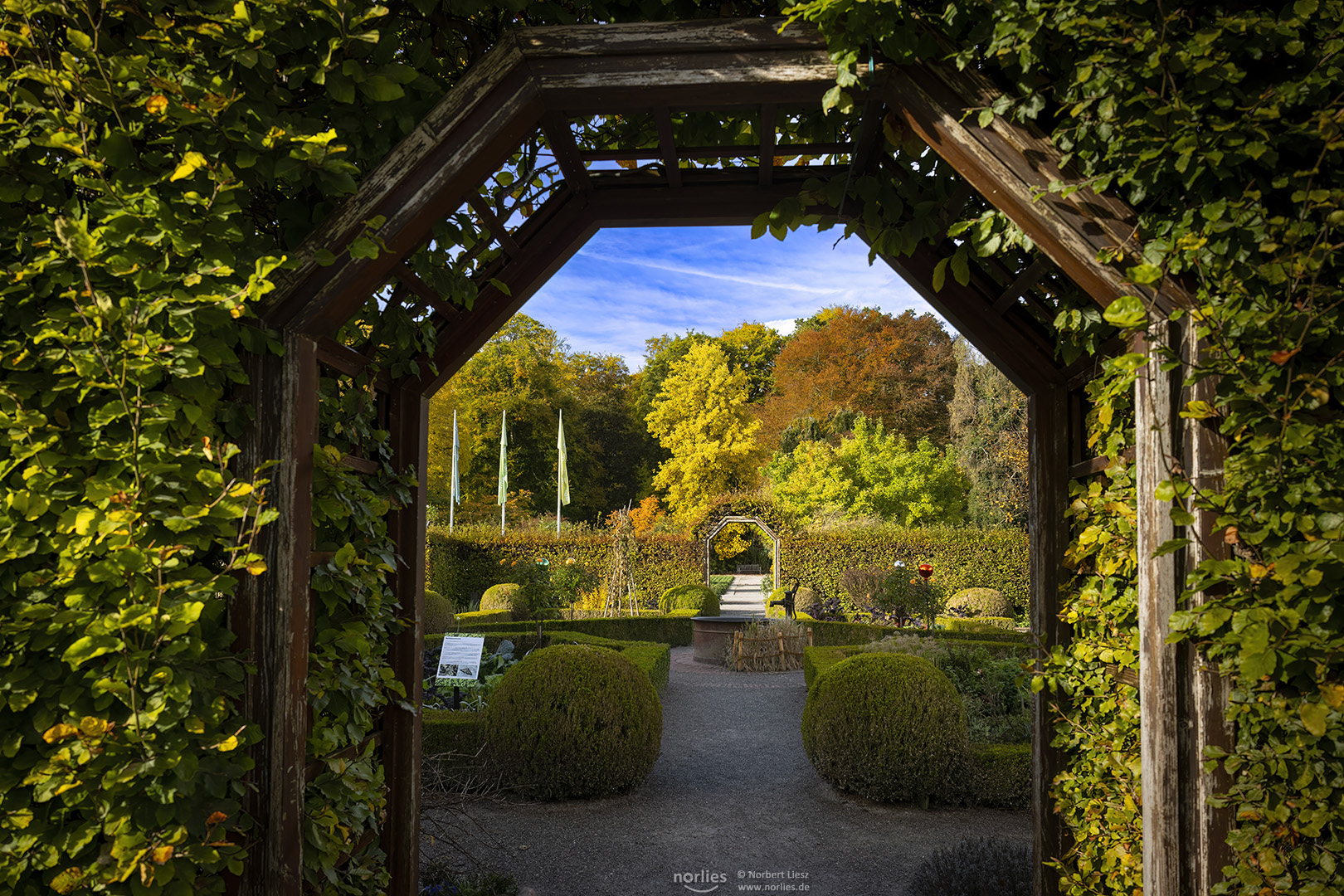 Bauerngarten im Herbst