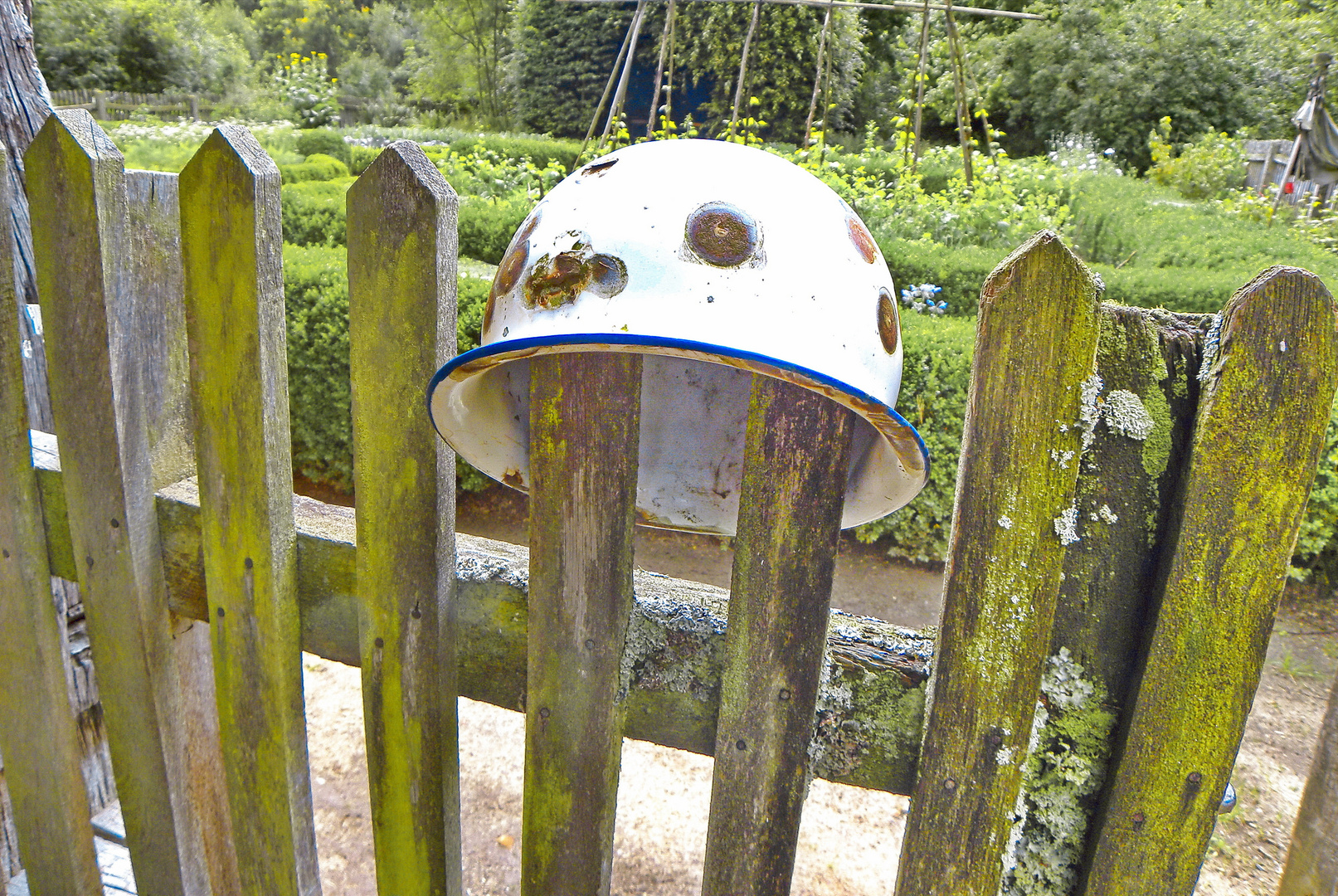 Bauerngarten mit Durchblick