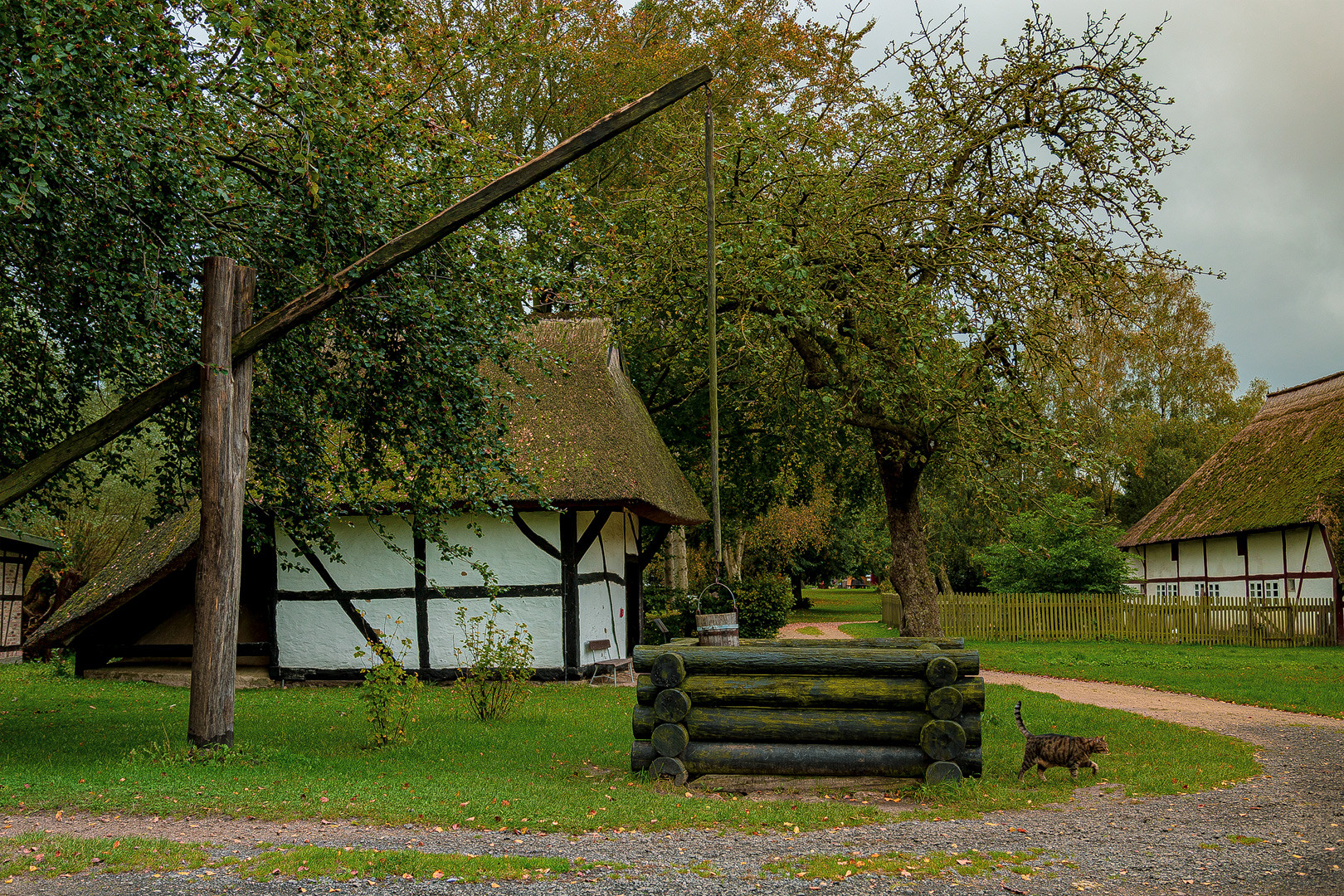 Bauernhäuser mit Ziehbrunnen