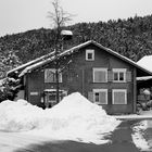 * Bauernhaus im Winterkleid *