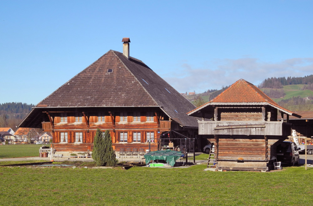 Bauernhaus mit altem Spycher