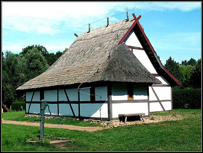 Bauernhaus und Scheune