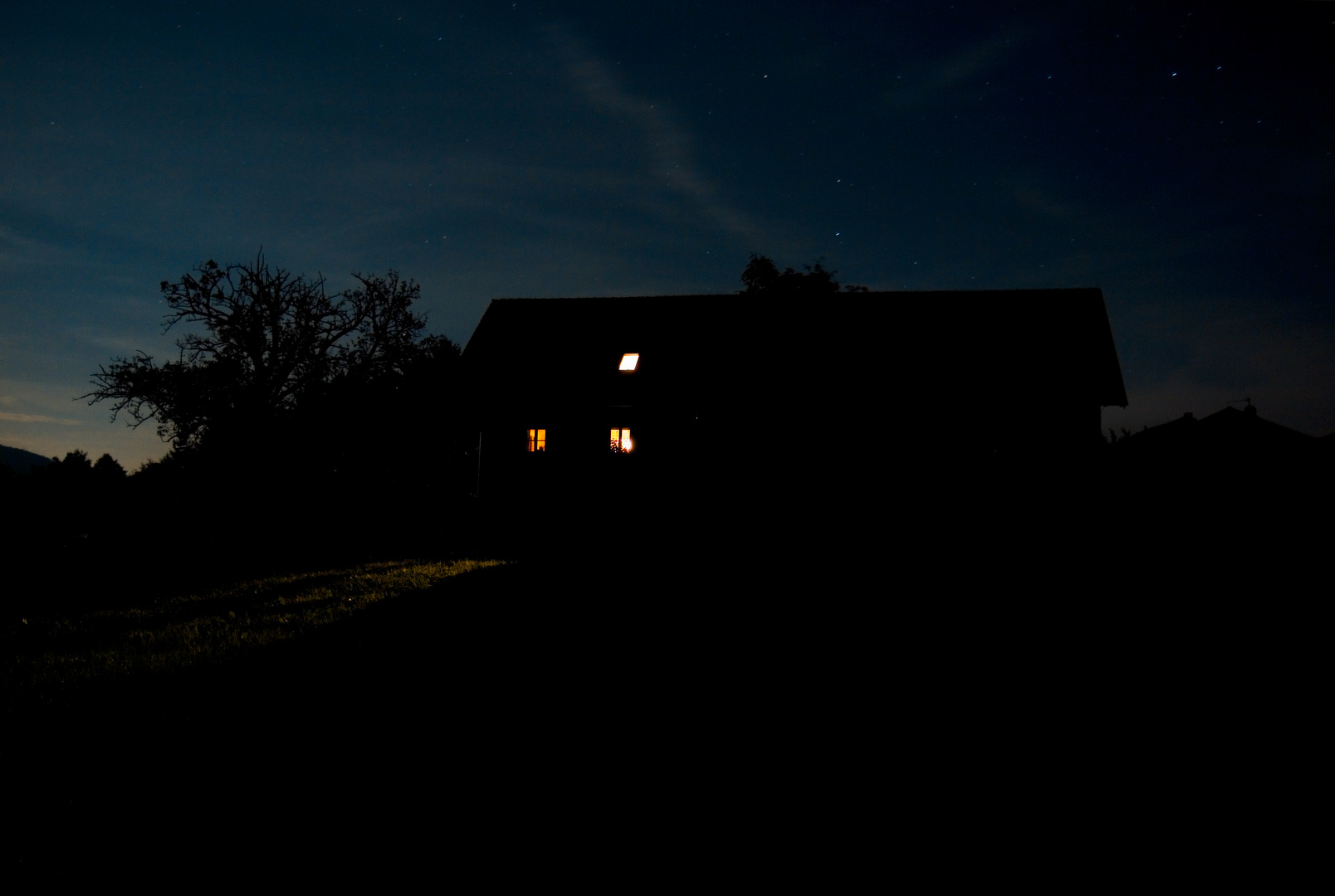 Bauernhof bei Nacht