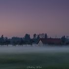 Bauernhof im Nebel