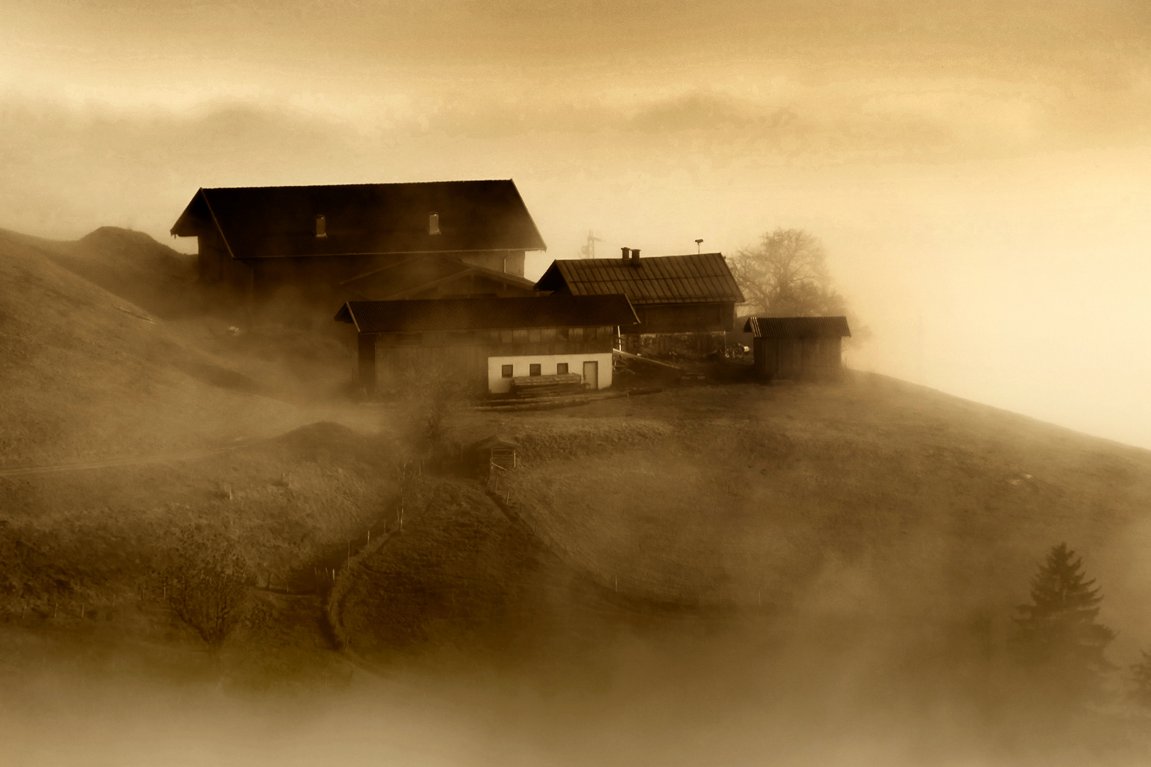 Bauernhof im Nebel