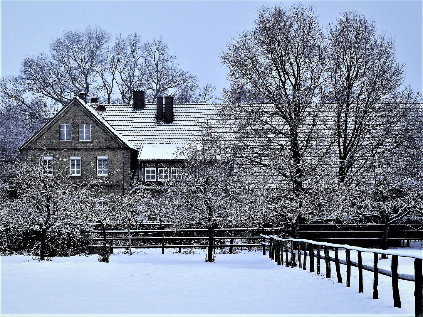 Bauernhof im Schnee 