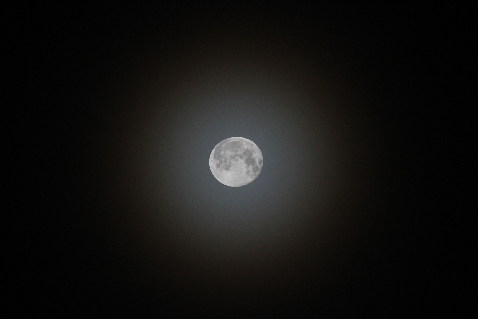 Bauernregel Hat der Mond einen Hof, wird das Wetter doof Foto & Bild