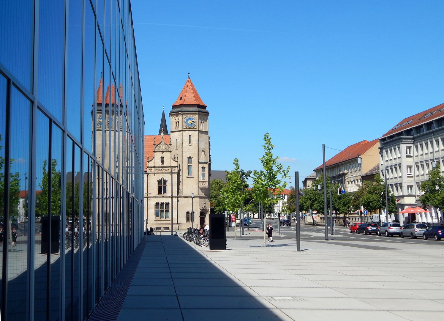 Bauhaus- Museum und Postgebäude in Dessau