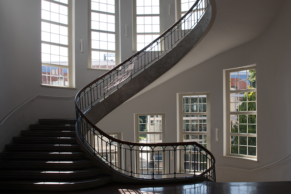 Bauhaus Weimar Treppe mit Netzskulptur