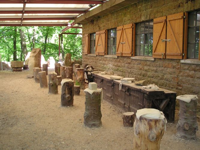 Bauhütte im Steinzeichen-Park