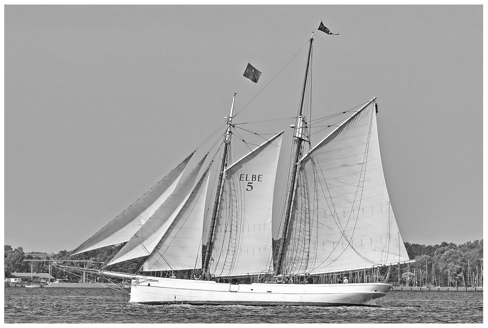 Baujahr 1883 u. noch immer hoch am Wind ... 