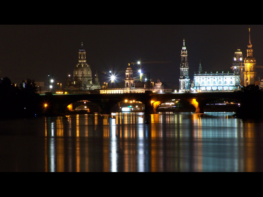 Baukräne bei Nacht