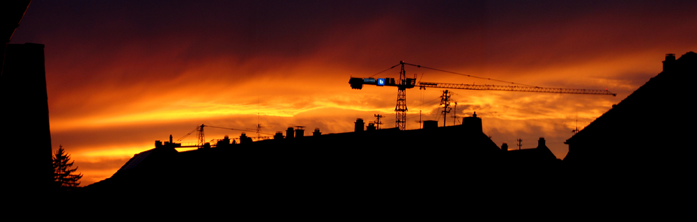 Baukran im Sonnenuntergang