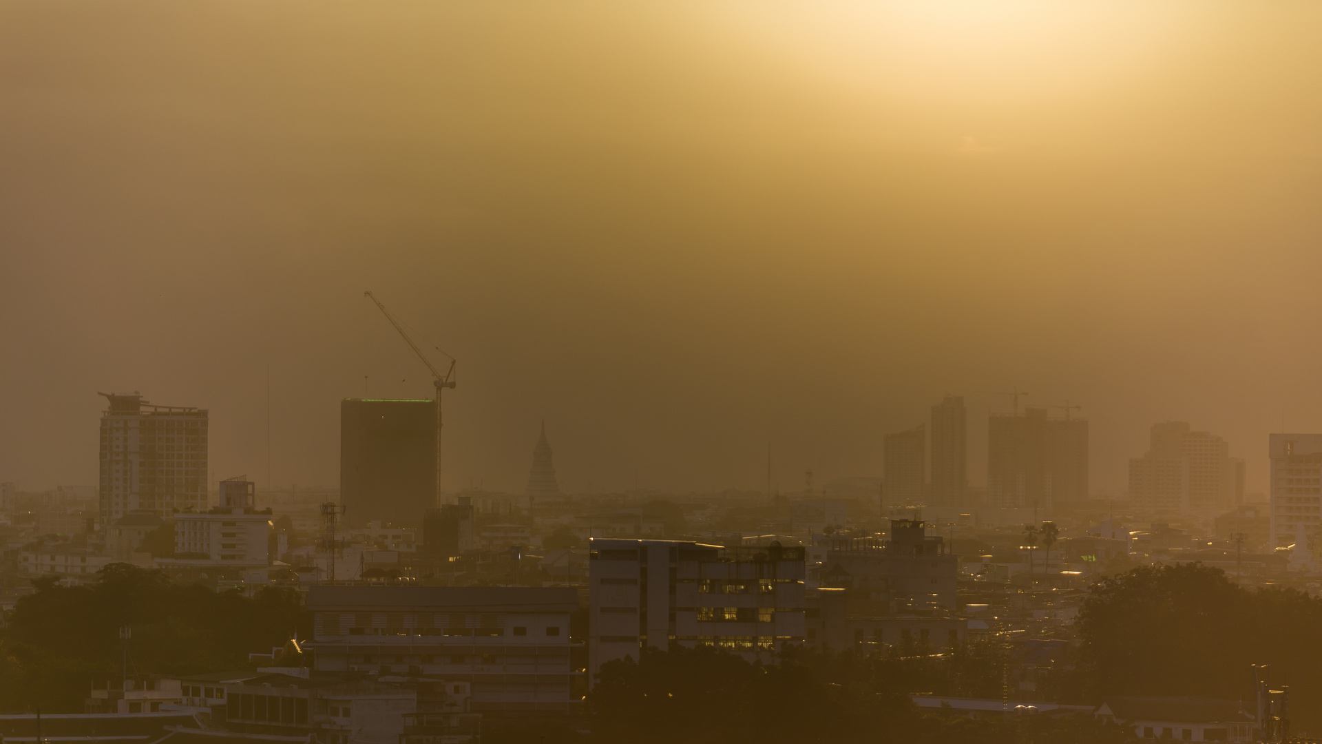 Baukrank in der Abendsonne