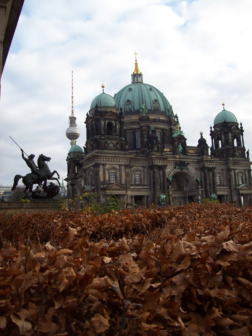 Baukunst in herbstlicher Romantik