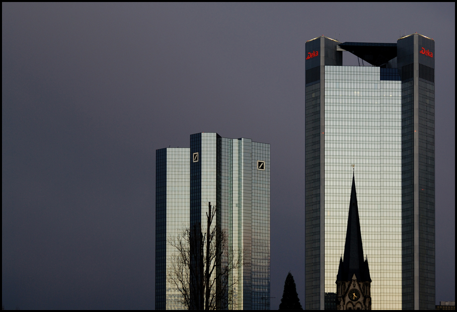 Baum, Kirche, Bank