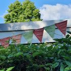 Baum Wolke Wimpel Hecke 