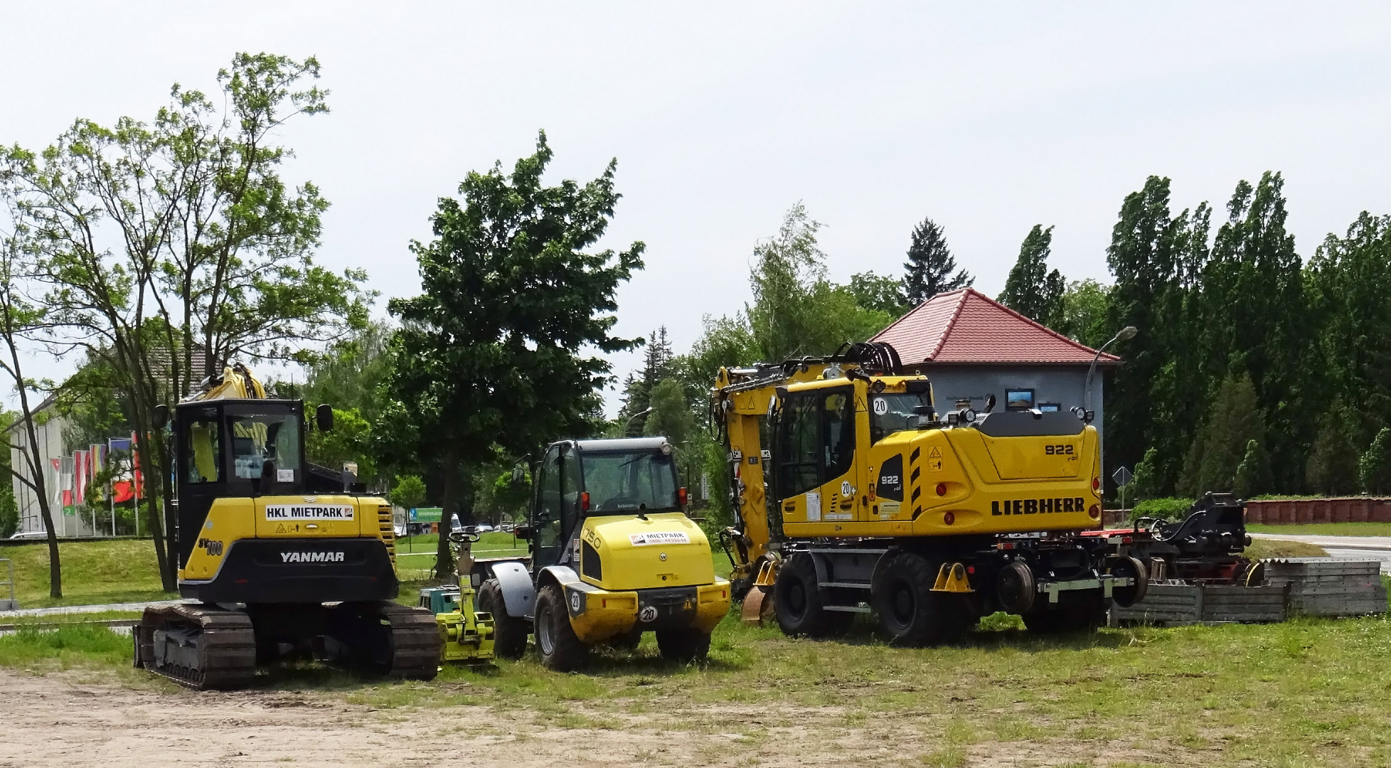 Baumaschinen in Wartestellung