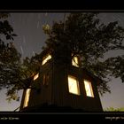 Baumhaus unter Sternen