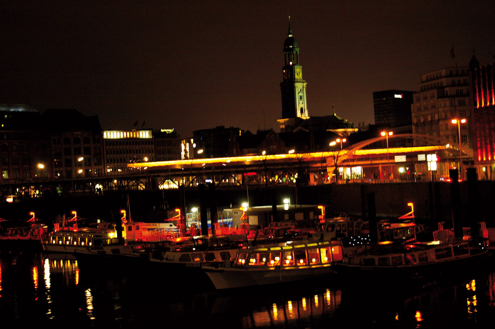 Baumwall bei Nacht