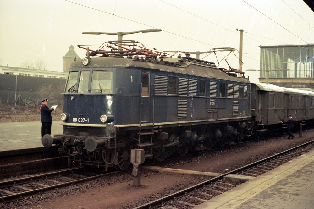 Baureihe 118 in Heidelberg