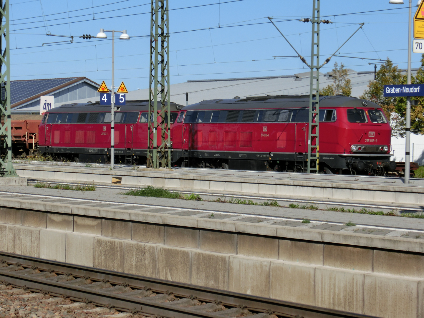Baureihe 225 Doppeltraktion in Altrot 215 018-3 und 215 023-3 