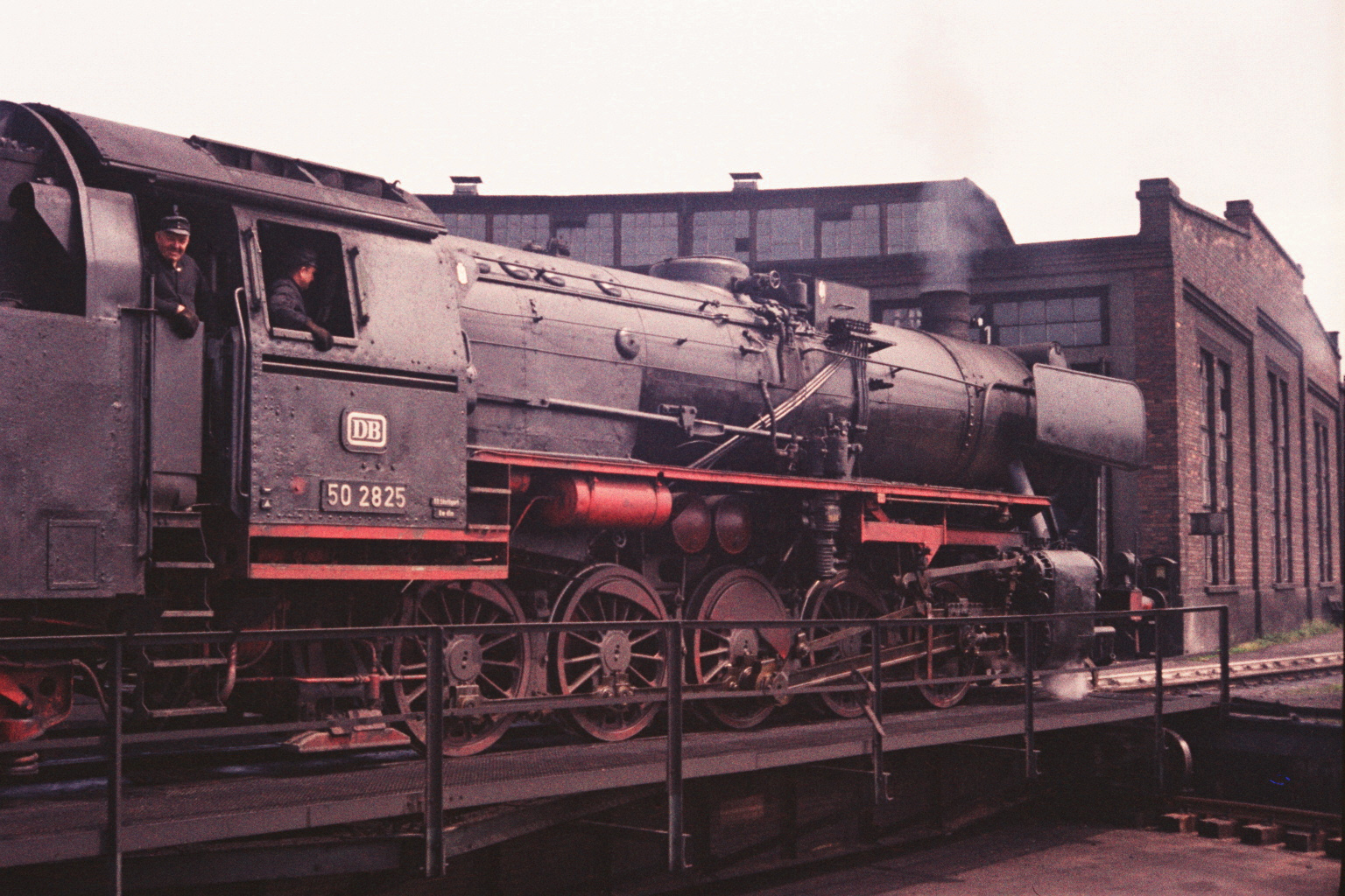 Baureihe 50 2825 im Bw Ulm
