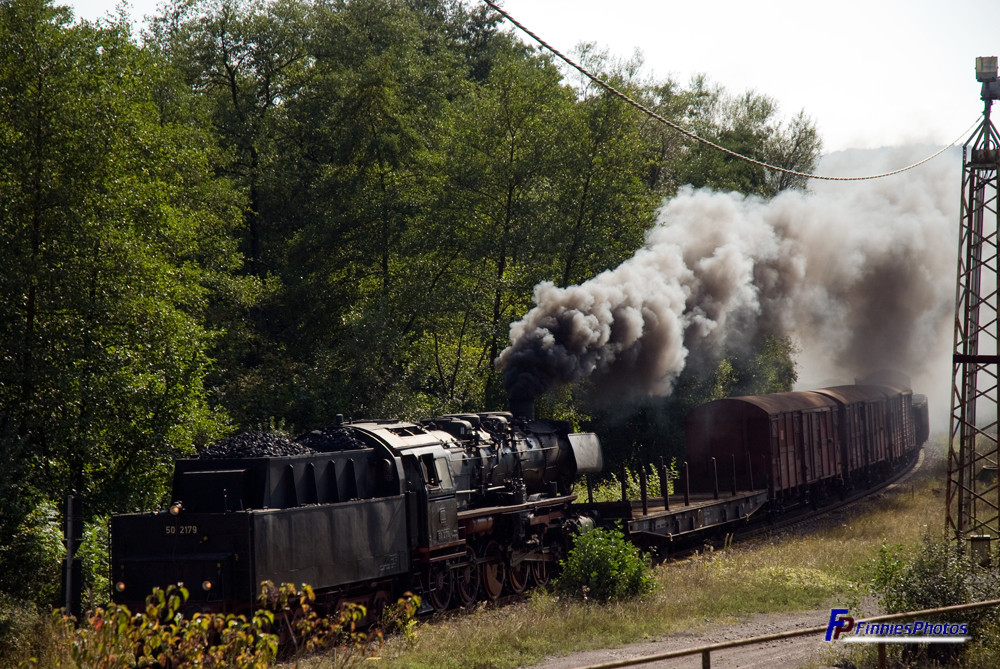 Baureihe 50 mit einen Fotoguterzug bei Theisbergstegen