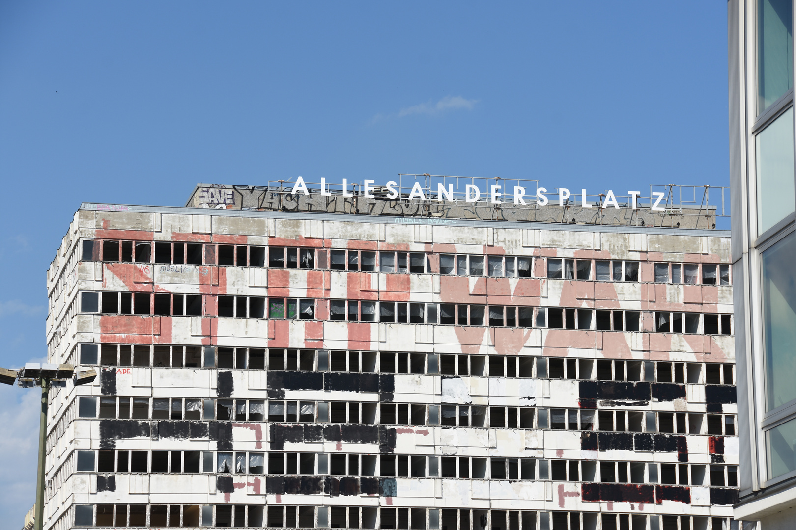 Bauruine  am Alexanderplatz Berlin Sommer 2019