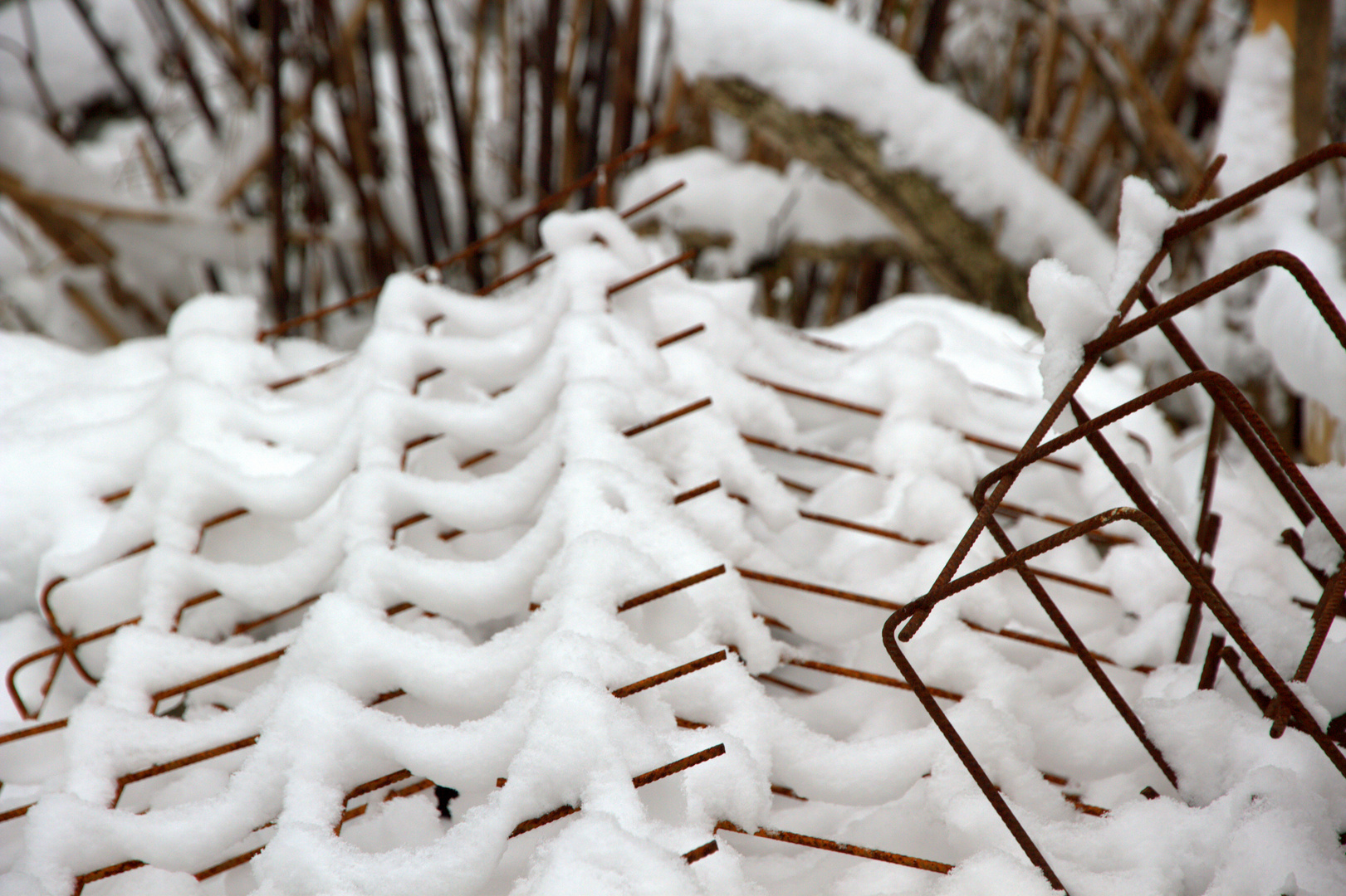 Baustahl im Schnee