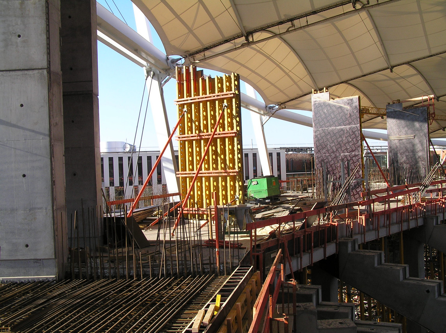 Baustelle: Cannstatter Kurve, Mercedes-Benz-Arena - Stuttgart, 20.03.2011 -3-