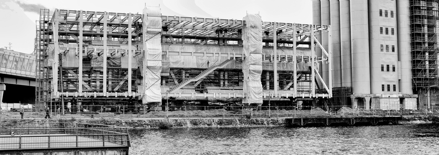 Baustelle im Innenhafen von Duisburg