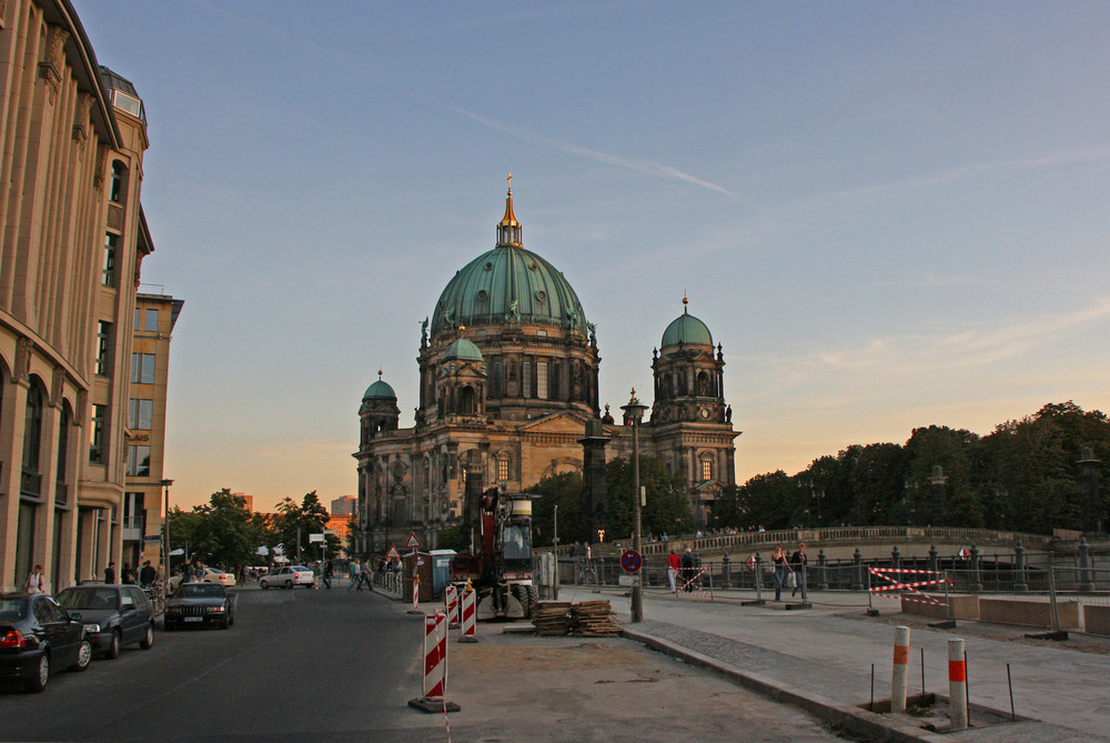 Baustelle mit Hintergrund (Berlin 2009)