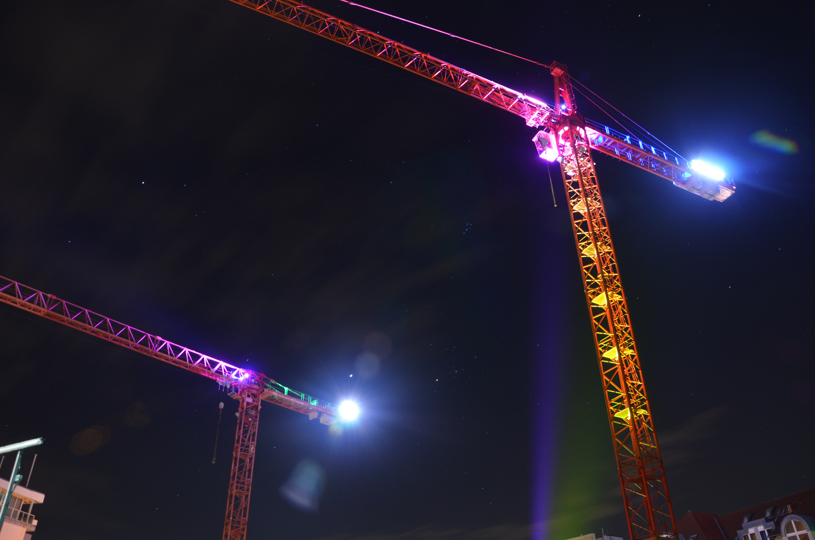 Baustellenkrähne bei Nacht - RE leuchtet 2012
