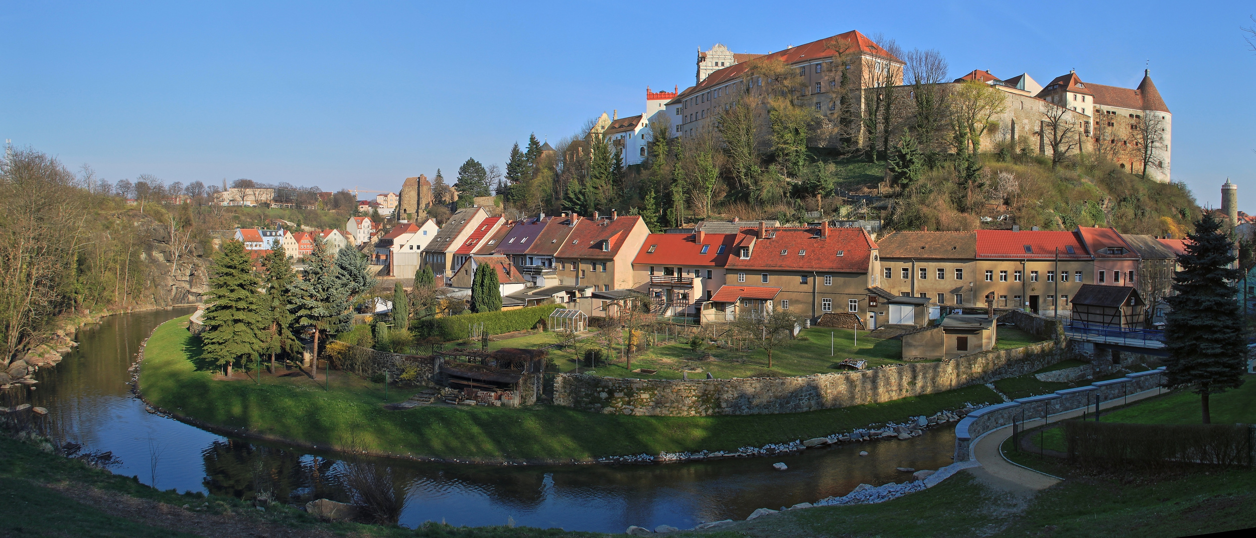 Bautzen. Von der Spree umarmt.