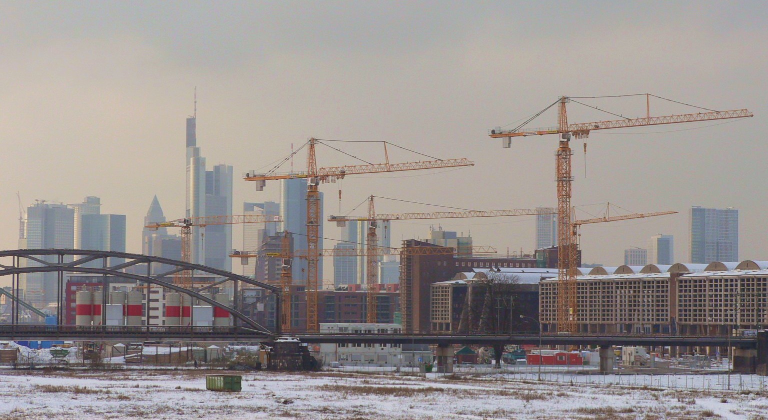 Bauwahnsinn vor den Toren Mainhattans