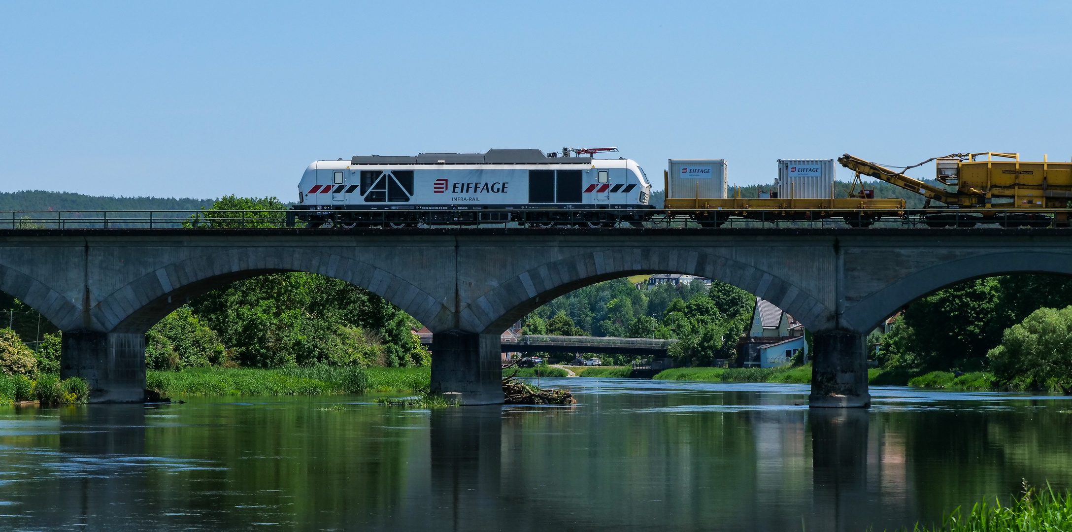 Bauzug Foto Bild Regen Br cke Eisenbahn Bilder Auf Fotocommunity Bauzug Foto Bild Regen Br cke Eisenbahn Bilder Auf Fotocommunity