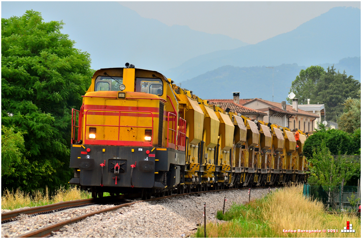 Bauzug auf der Strecke Montebelluna - Feltre