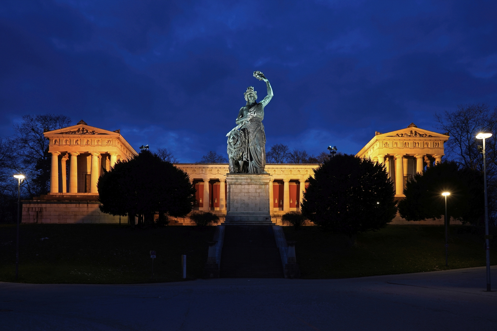 Bavaria am Abend 1