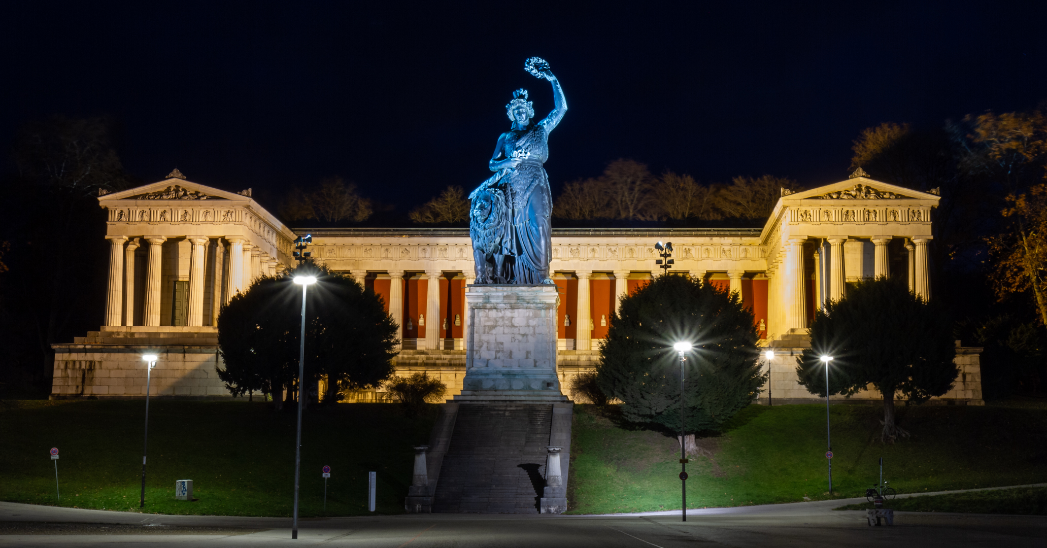 Bavaria vor der Ruhmeshalle - Theresienhöhe München