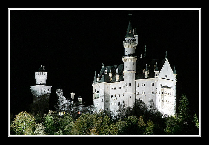 Bavarian Royal Castle - Neuschwanstein (new-swan-stone :)