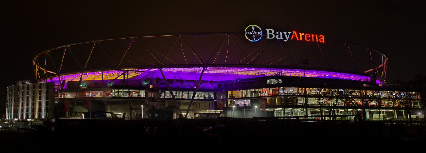 BayArena - Beleuchtung zum Welt-Frühgeborenen-Tag