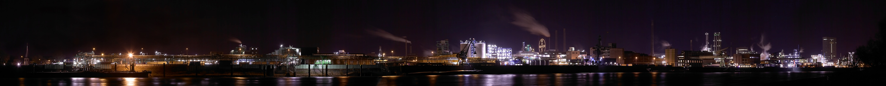 Bayer Leverkusen Nacht Pano