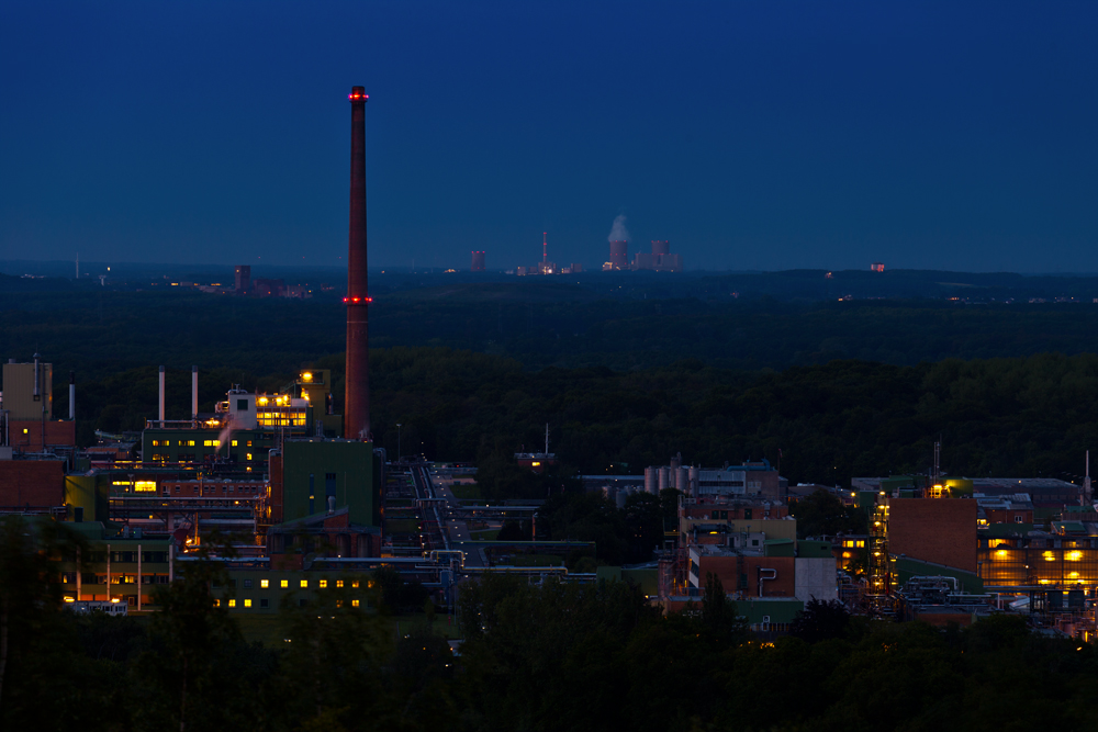 Bayer Pharma AG in Bergkamen bei Nacht