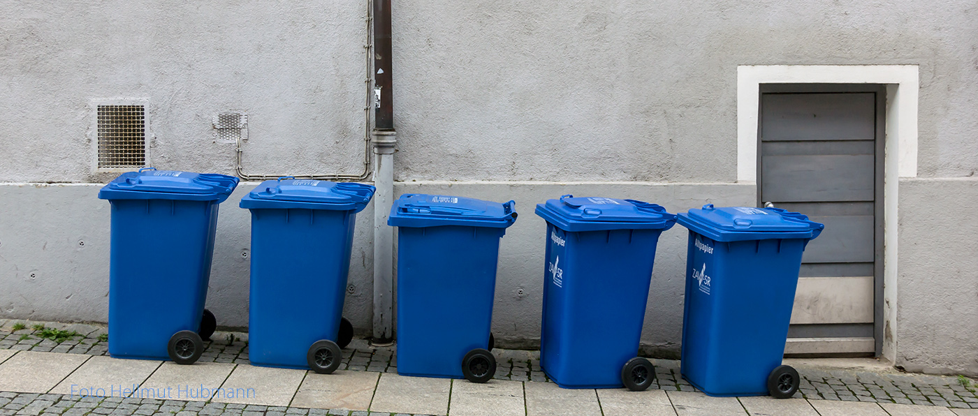 BAYERISCH BLAU IN LANDESFARBEN UND LEICHTER SCHRÄGLAGE